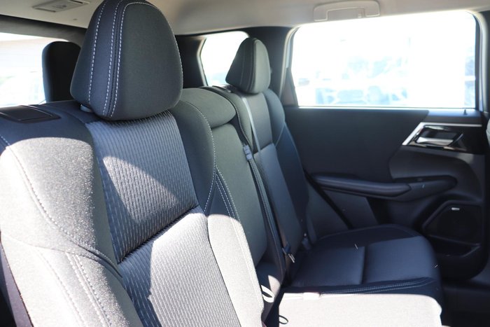 2025 Mitsubishi Outlander ES