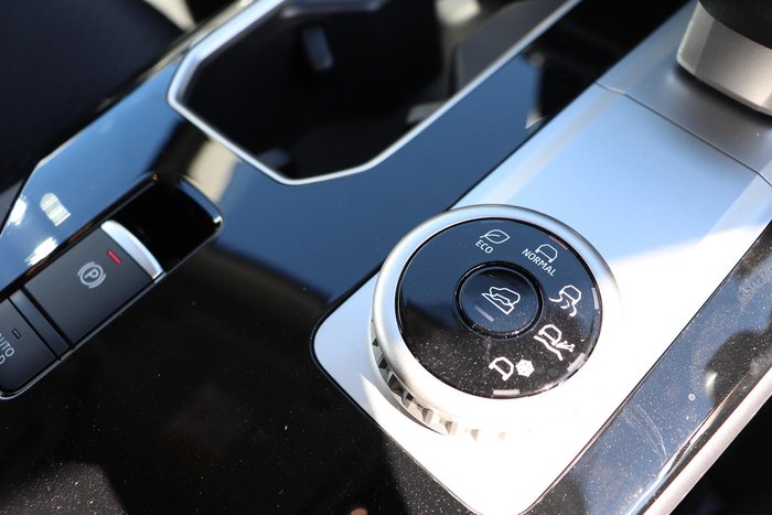 2025 Mitsubishi Outlander ES