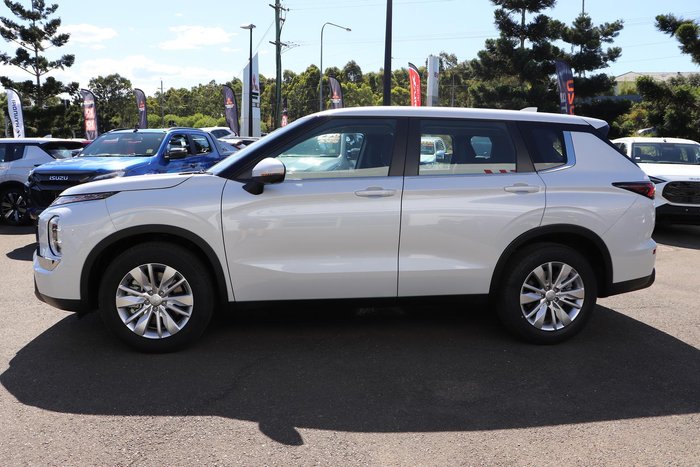 2025 Mitsubishi Outlander ES