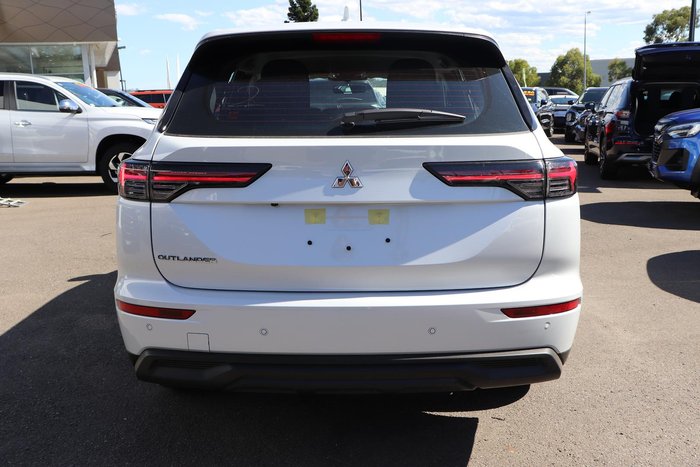 2025 Mitsubishi Outlander ES