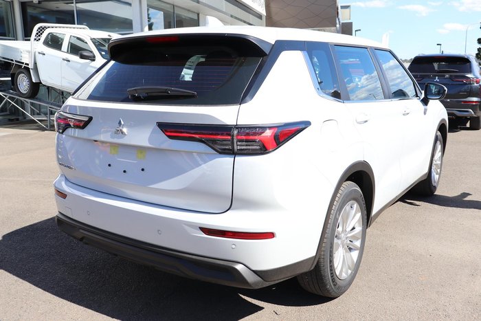 2025 Mitsubishi Outlander ES