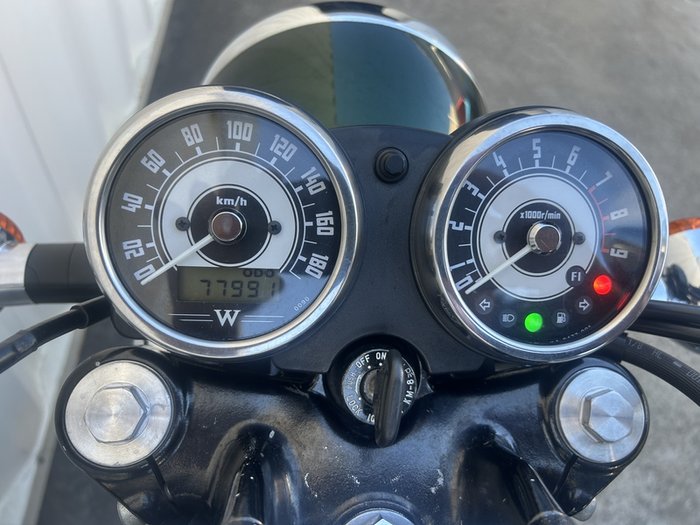 2011 KAWASAKI W800 ROAD GREEN