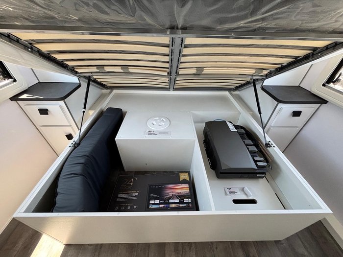 2025 JB Caravans Dirt Road Xtreme Rear Door Club Lounge