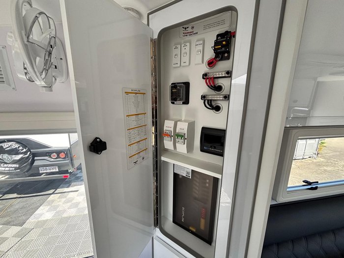 2025 JB Caravans Dirt Road Xtreme Rear Door Club Lounge