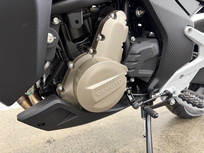 2023 CFMOTO 650MT ABS NEBULA WHITE