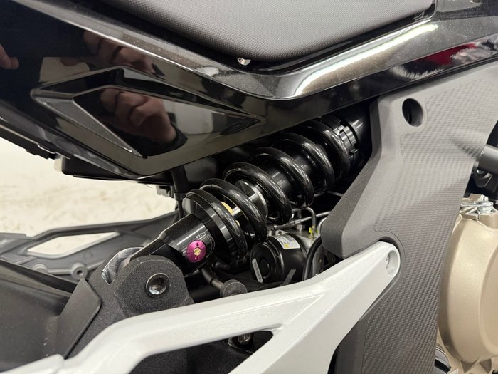 2023 CFMOTO 650MT ABS NEBULA WHITE