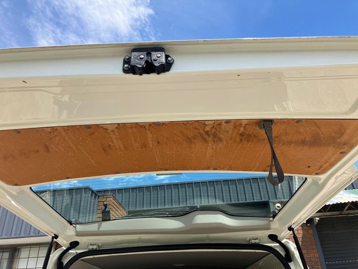 2010 Toyota Hiace TRH201R MY10 French Vanilla