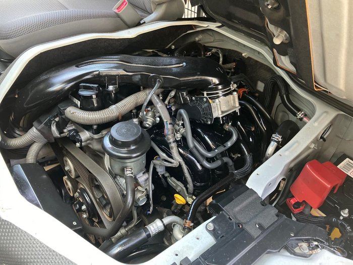 2010 Toyota Hiace TRH201R MY10 French Vanilla