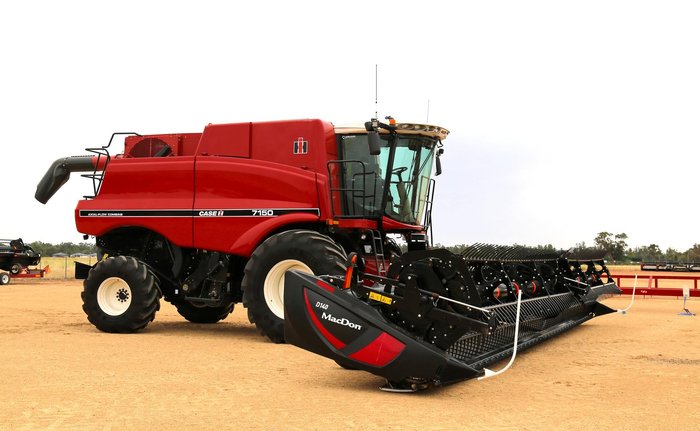 2019 CASE IH Case Ih 7150 Combine & Macdon D140 Rigid 40Ft Front