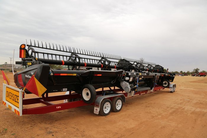 2019 CASE IH Case Ih 7150 Combine & Macdon D140 Rigid 40Ft Front