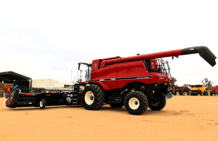 2019 CASE IH Case Ih 7150 Combine & Macdon D140 Rigid 40Ft Front