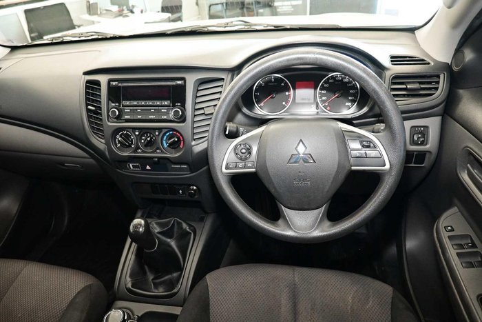 2015 Mitsubishi Triton GLX