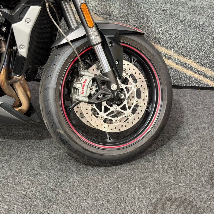 2021 Triumph 2021 TRIUMPH 675CC DAYTONA 675 SPORTS GREY/RED