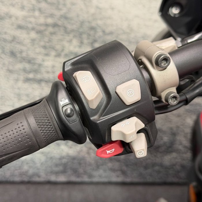 2021 Triumph 2021 TRIUMPH 675CC DAYTONA 675 SPORTS GREY/RED