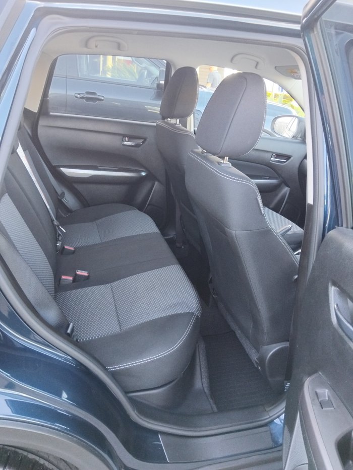 2023 Suzuki Vitara (No Badge)