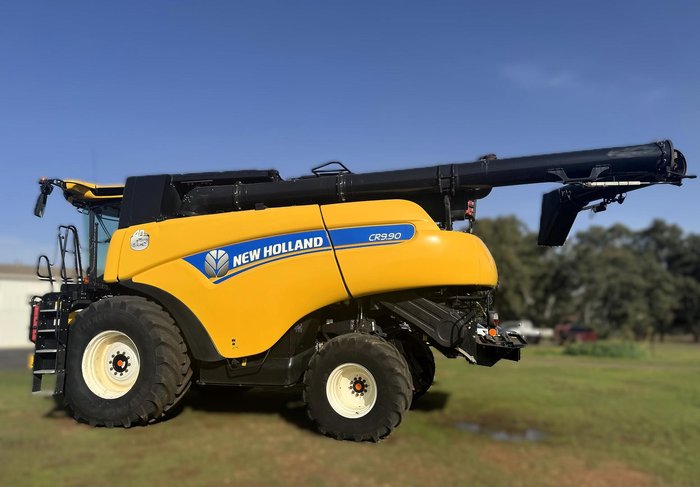 2015 New Holland Cr9.90 & Macdon D140 Rigid Draper Header 40Ft 