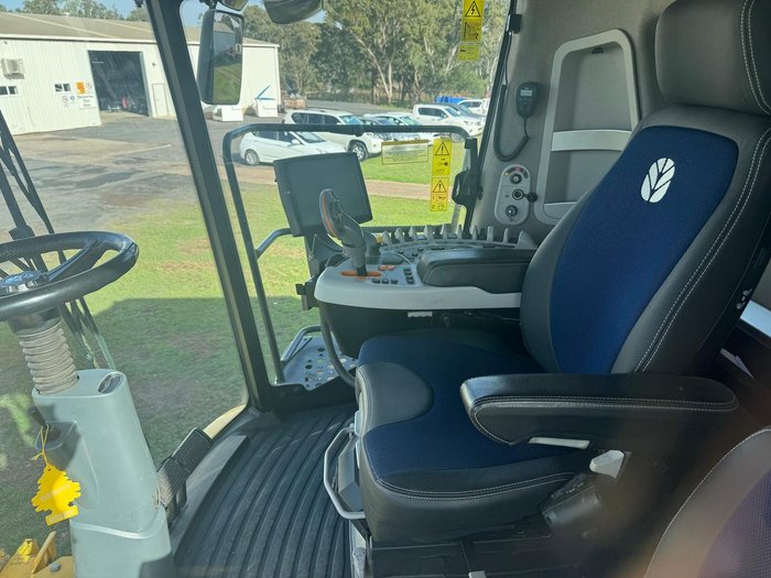 2015 New Holland Cr9.90 & Macdon D140 Rigid Draper Header 40Ft