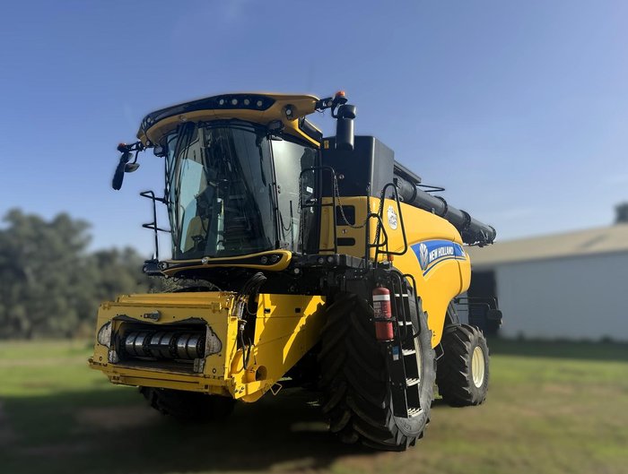 2015 New Holland Cr9.90 & Macdon D140 Rigid Draper Header 40Ft