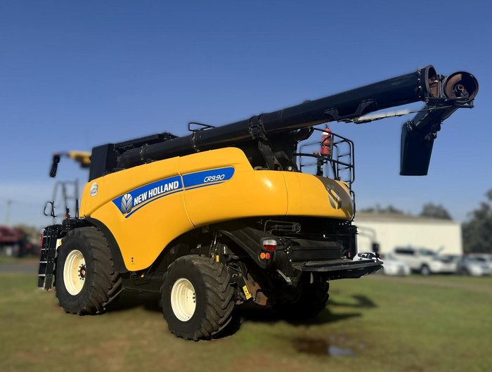 2015 New Holland Cr9.90 & Macdon D140 Rigid Draper Header 40Ft