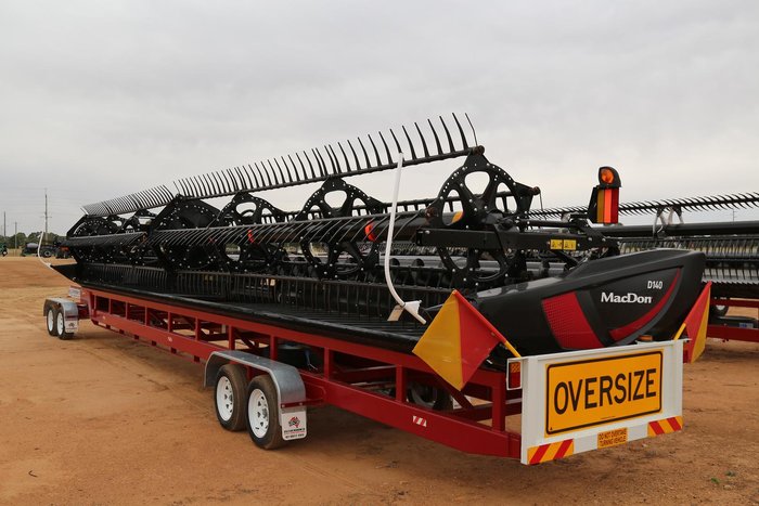 2015 New Holland Cr9.90 & Macdon D140 Rigid Draper Header 40Ft