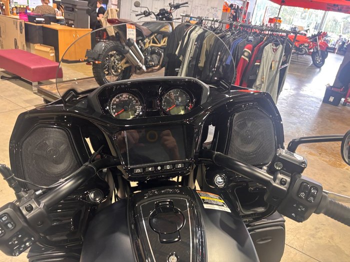 2025 Indian PURSUIT DARK HORSE BLACK