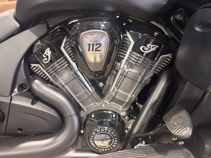 2025 Indian PURSUIT DARK HORSE BLACK