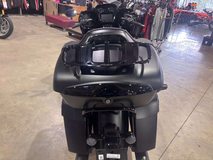 2025 Indian PURSUIT DARK HORSE BLACK