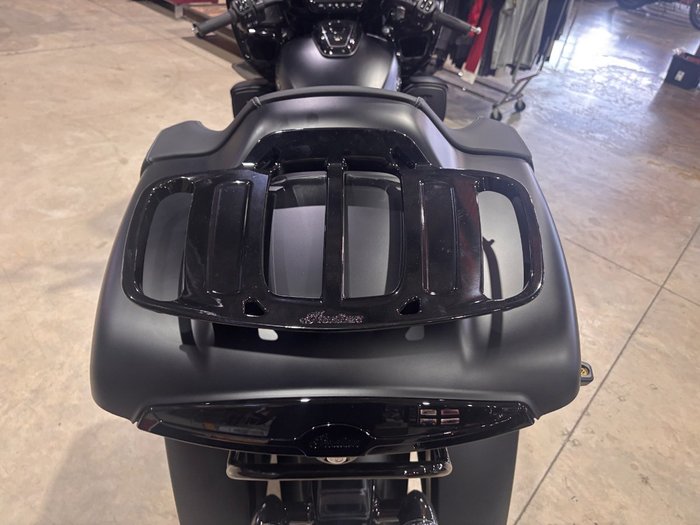 2025 Indian PURSUIT DARK HORSE BLACK