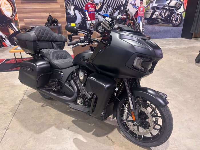 2025 Indian PURSUIT DARK HORSE BLACK