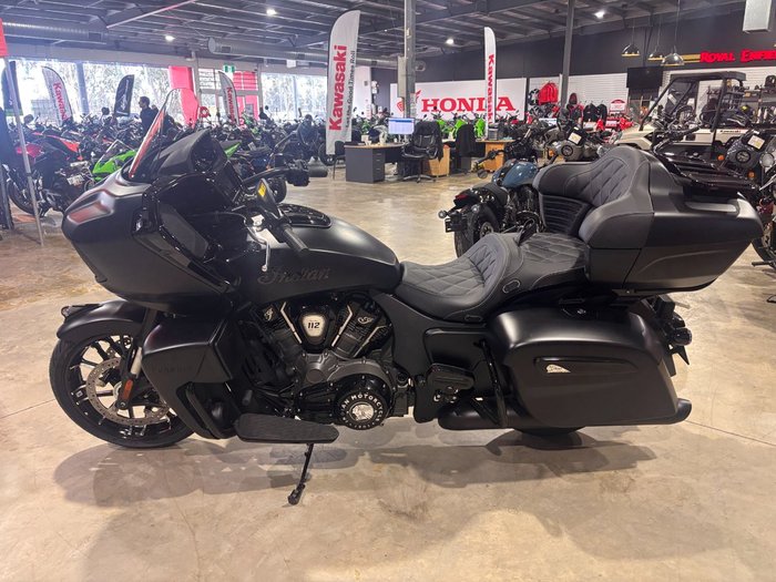 2025 Indian PURSUIT DARK HORSE BLACK