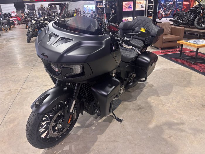 2025 Indian PURSUIT DARK HORSE BLACK