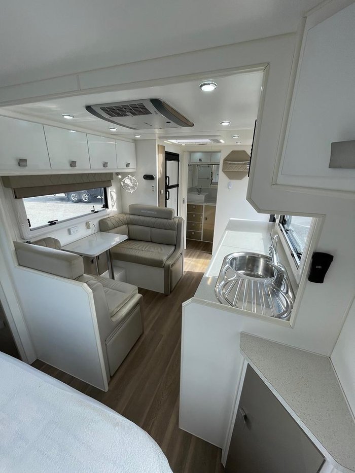 2018 Masterpiece Optimum 208