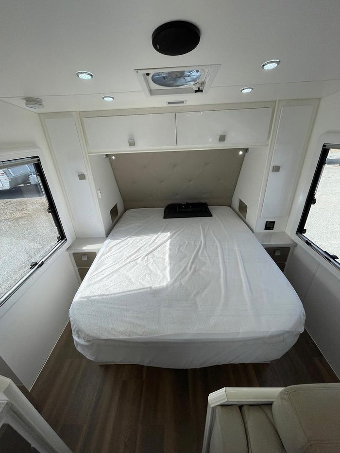 2018 Masterpiece Optimum 208