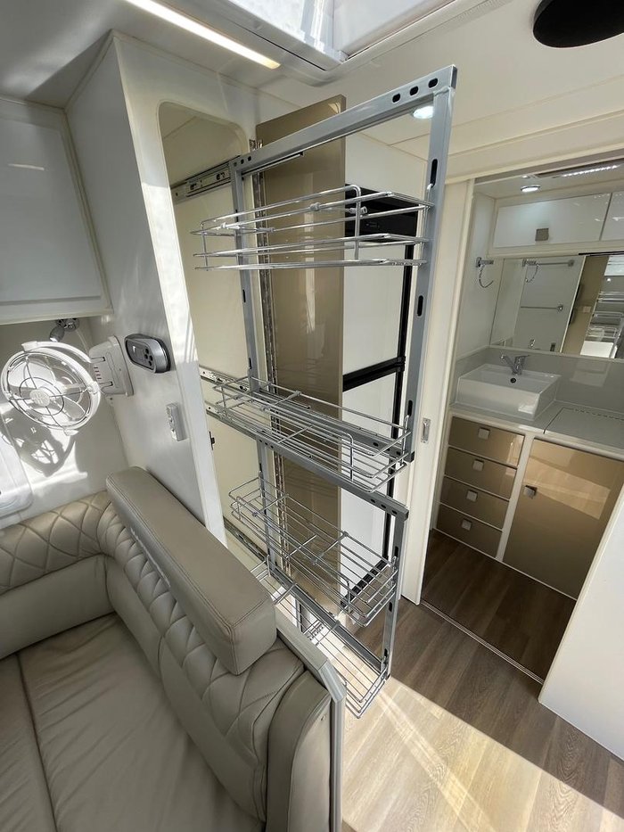 2018 Masterpiece Optimum 208