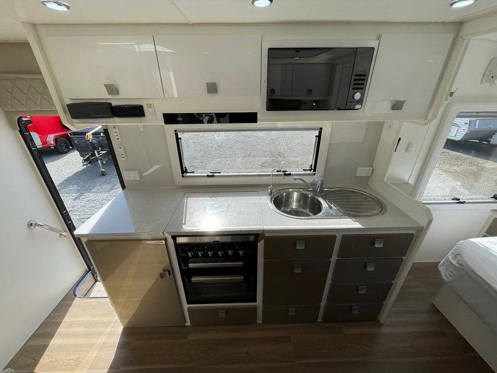 2018 Masterpiece Optimum 208