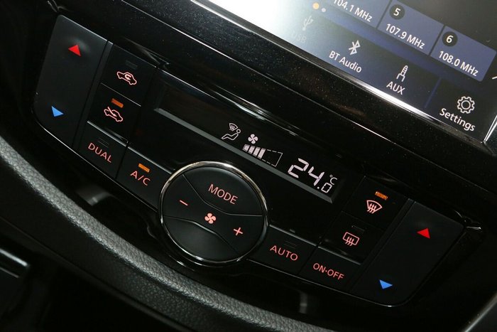 2023 Nissan Navara ST-X