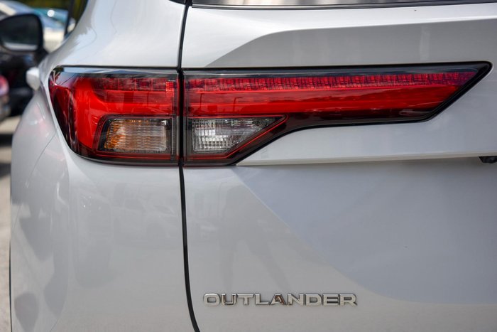 2023 Mitsubishi Outlander Exceed