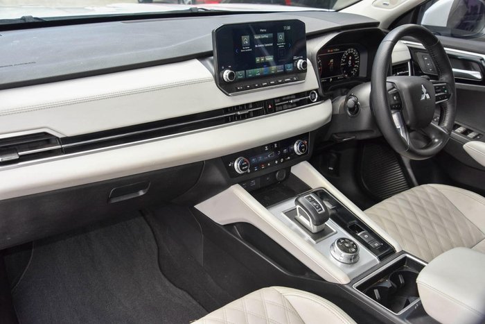 2023 Mitsubishi Outlander Exceed