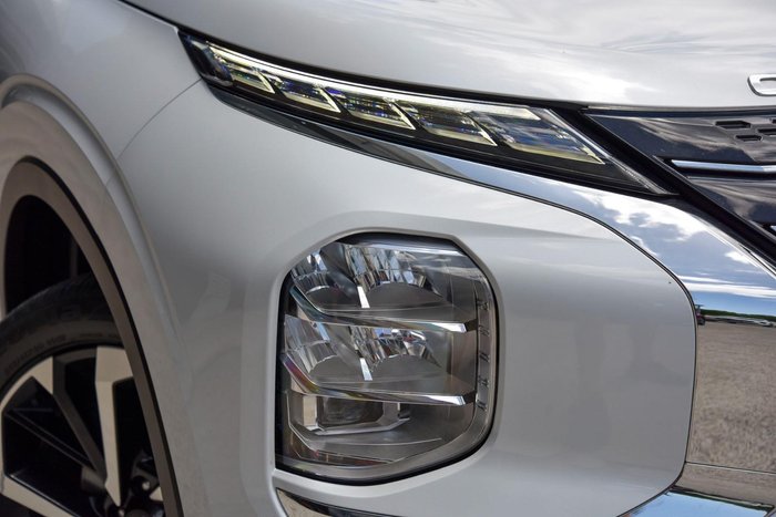 2023 Mitsubishi Outlander Exceed