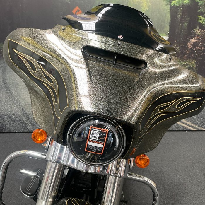 2016 HARLEY-DAVIDSON STREET GLIDE SPECIAL Gold