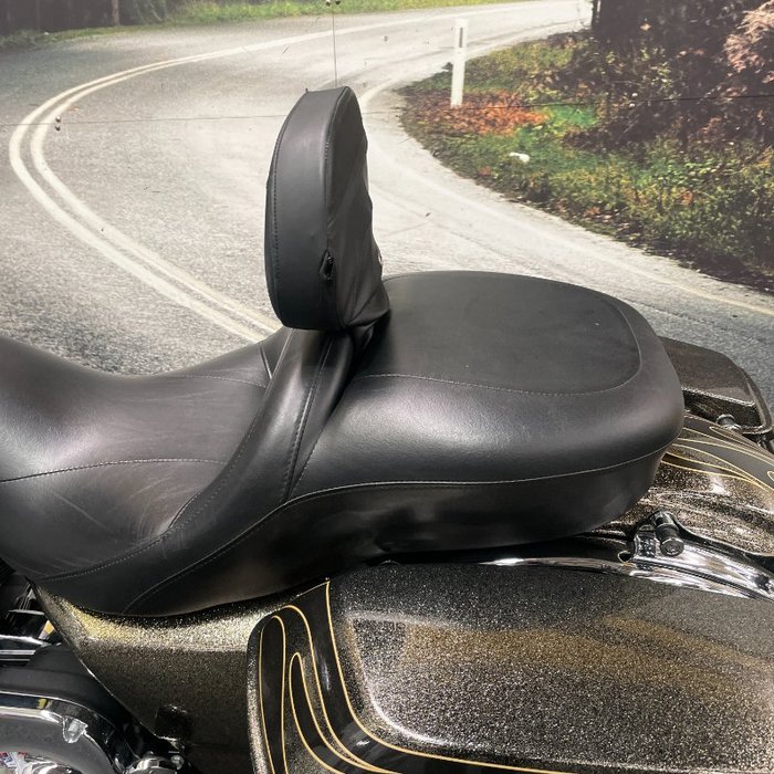 2016 HARLEY-DAVIDSON STREET GLIDE SPECIAL Gold