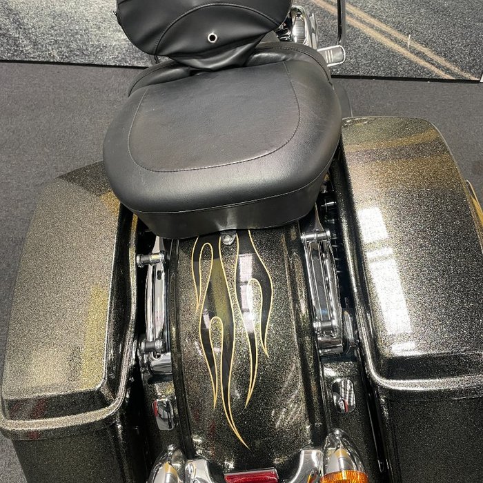 2016 HARLEY-DAVIDSON STREET GLIDE SPECIAL Gold