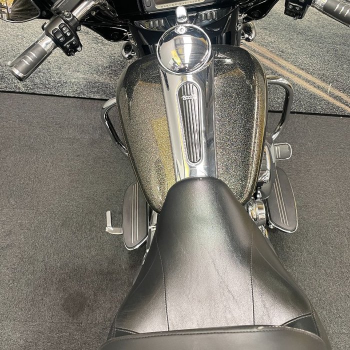 2016 HARLEY-DAVIDSON STREET GLIDE SPECIAL Gold