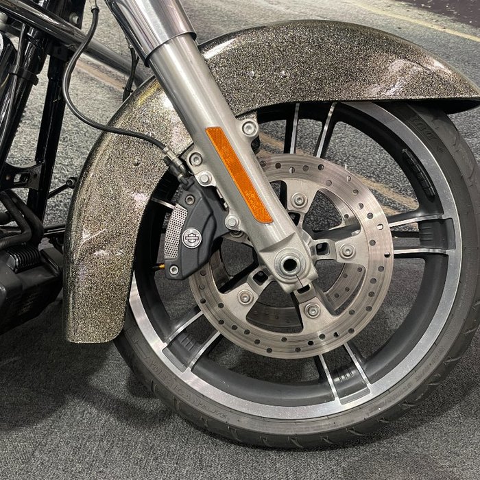 2016 HARLEY-DAVIDSON STREET GLIDE SPECIAL Gold