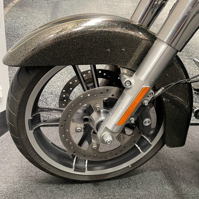 2016 HARLEY-DAVIDSON STREET GLIDE SPECIAL Gold