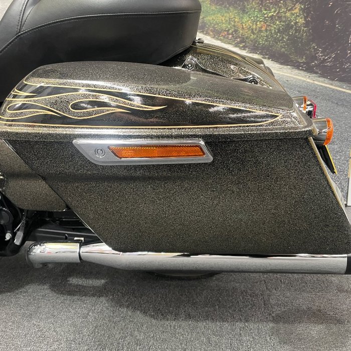 2016 HARLEY-DAVIDSON STREET GLIDE SPECIAL Gold