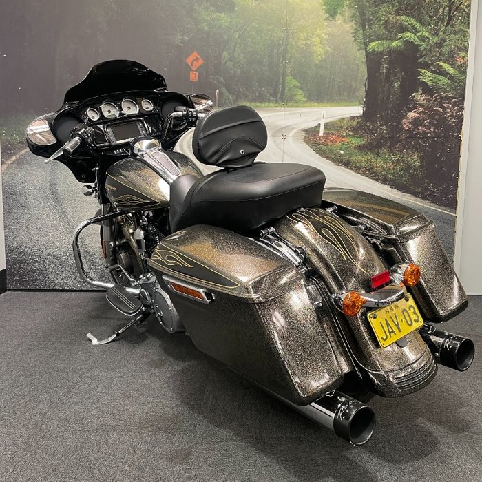 2016 HARLEY-DAVIDSON STREET GLIDE SPECIAL Gold