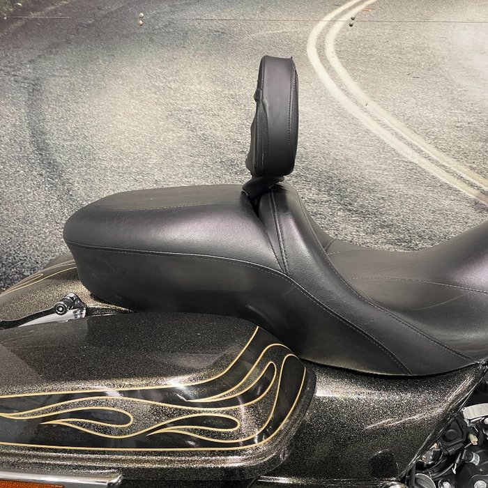 2016 HARLEY-DAVIDSON STREET GLIDE SPECIAL Gold