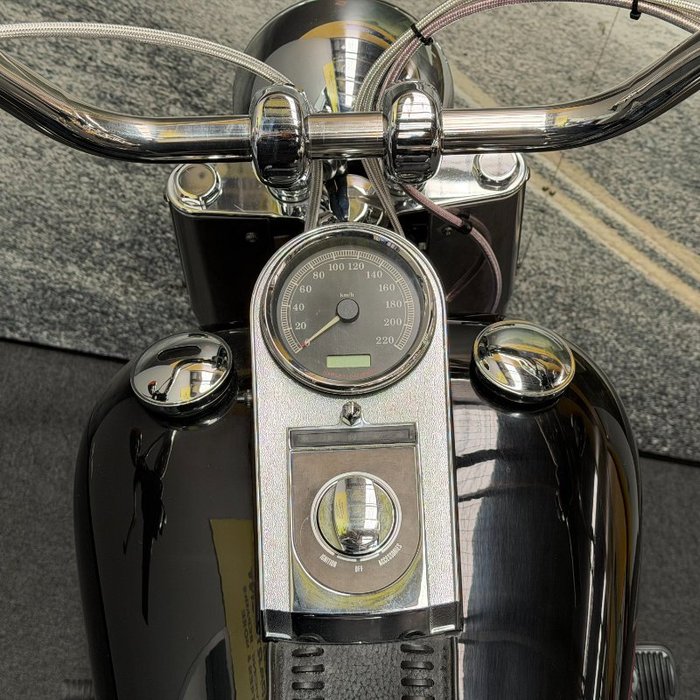 2006 HARLEY-DAVIDSON FLSTF FAT BOY Black