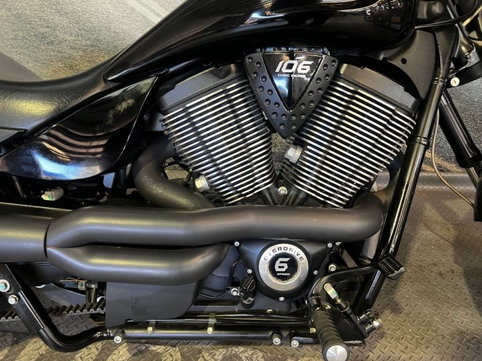 2016 VICTORY HAMMER 8-BALL Solid Black INT